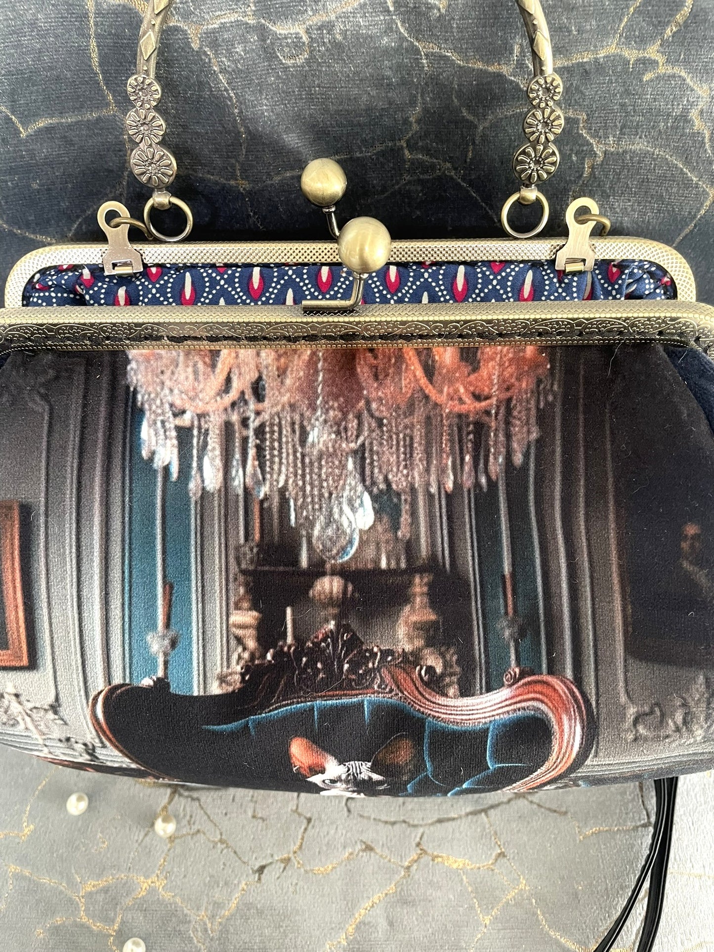 Sac Chat Sphynx en Velours Bleu Nuit – Sac Bandoulière Vintage Femme Illustré Baroque & Mystérieux