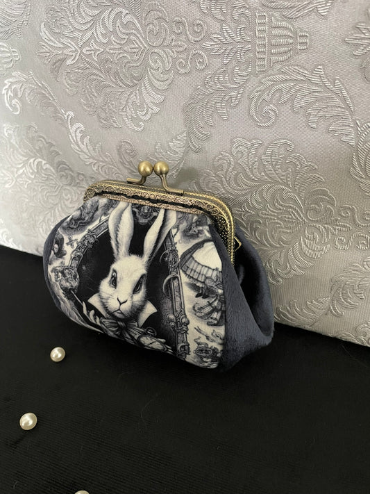Porte-Monnaie Lapin Blanc – Alice au Pays des Merveilles – Style Fantastique & Rétro