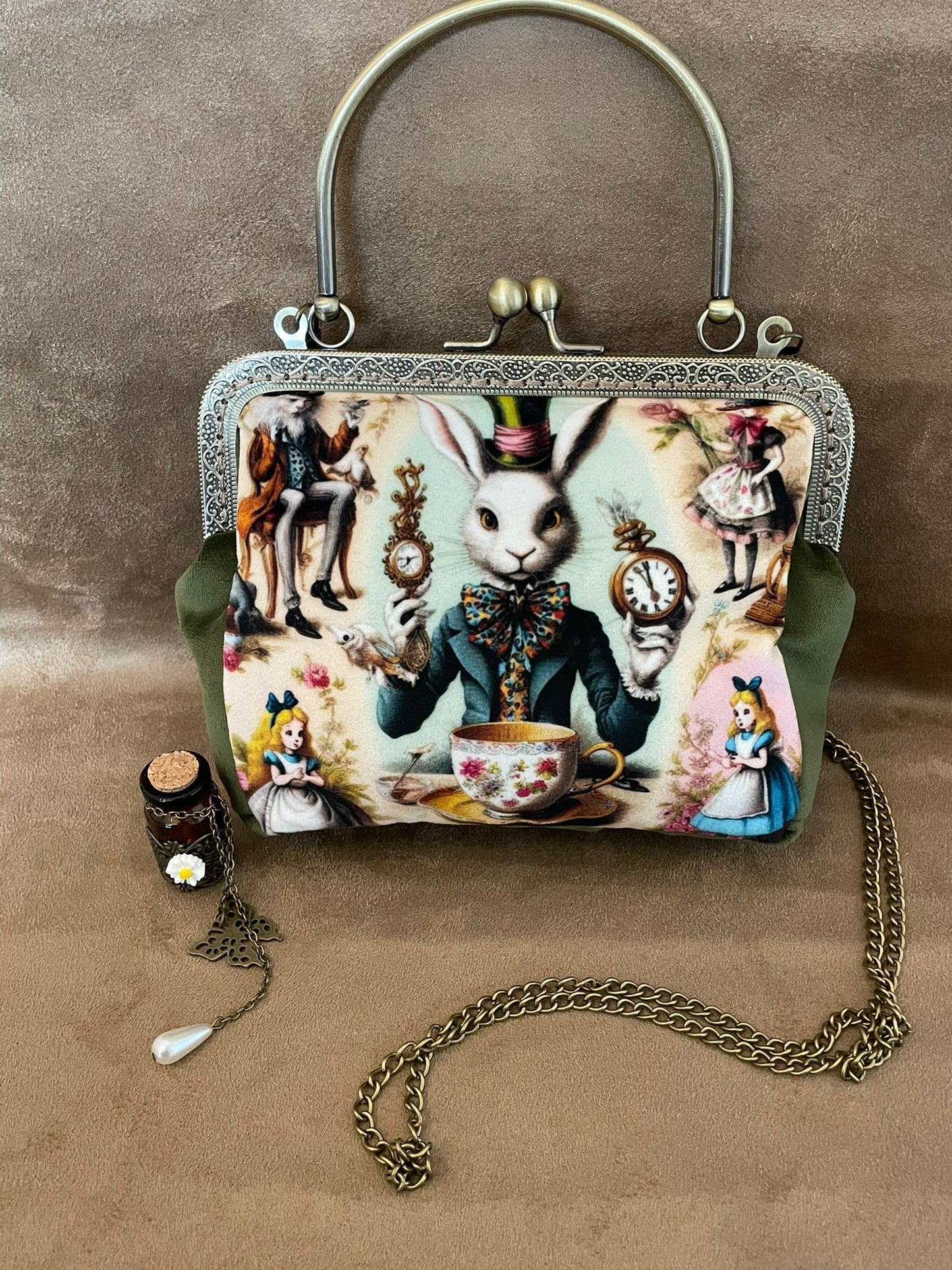 Clutch "Lapin du Temps" – Sac Steampunk Vintage inspiré d’Alice au Pays des Merveilles