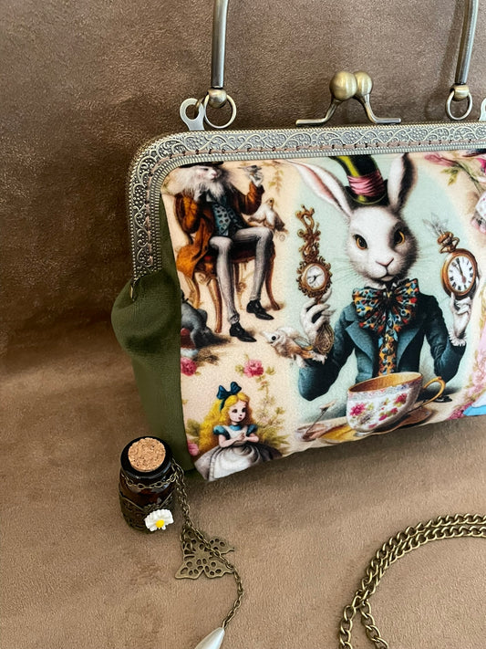 Clutch "Lapin du Temps" – Sac Steampunk Vintage inspiré d’Alice au Pays des Merveilles