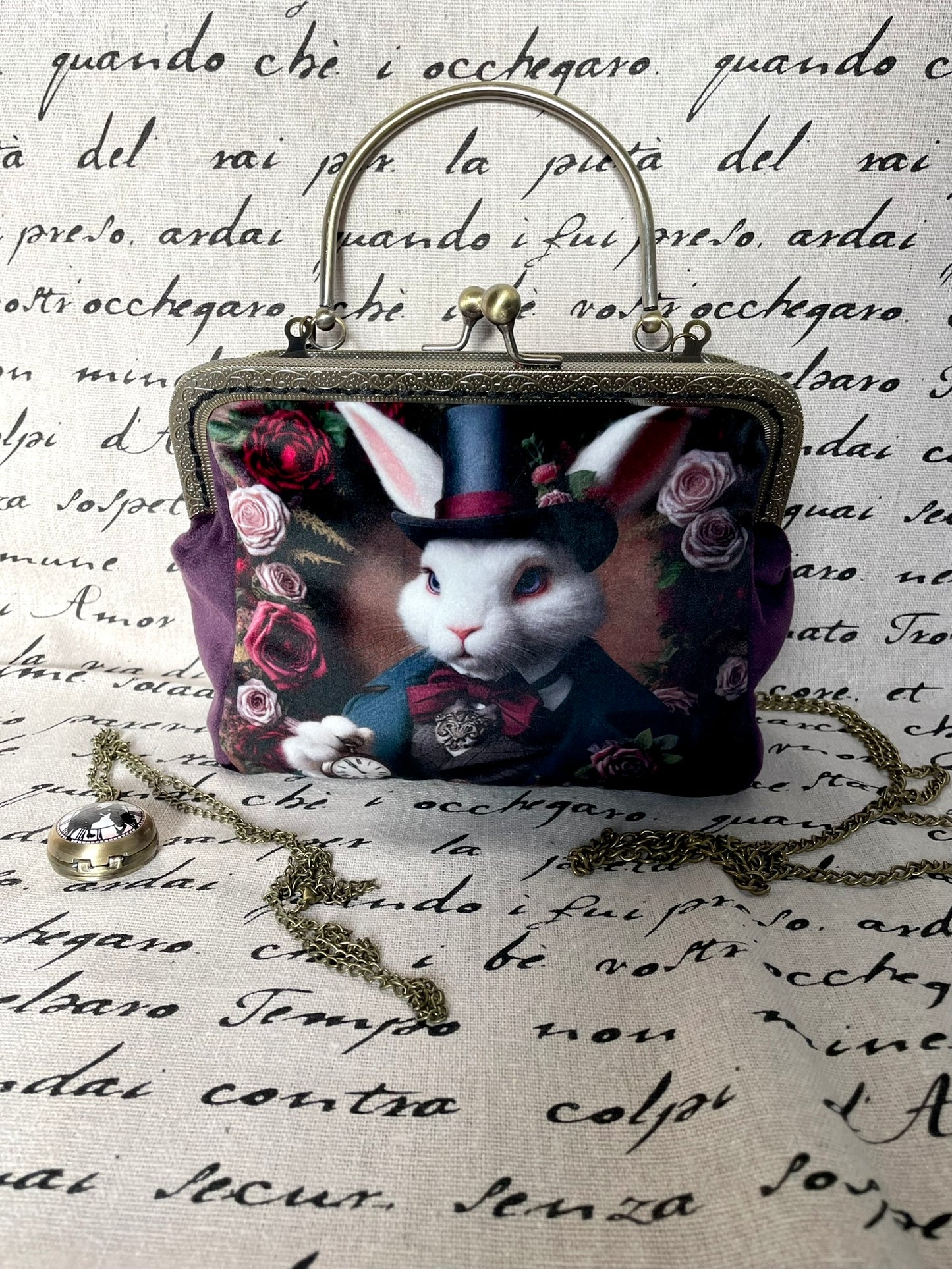 Clutch « Le Lapin du Manoir du Temps » – Élégance Victorienne et Fantaisie Gothique