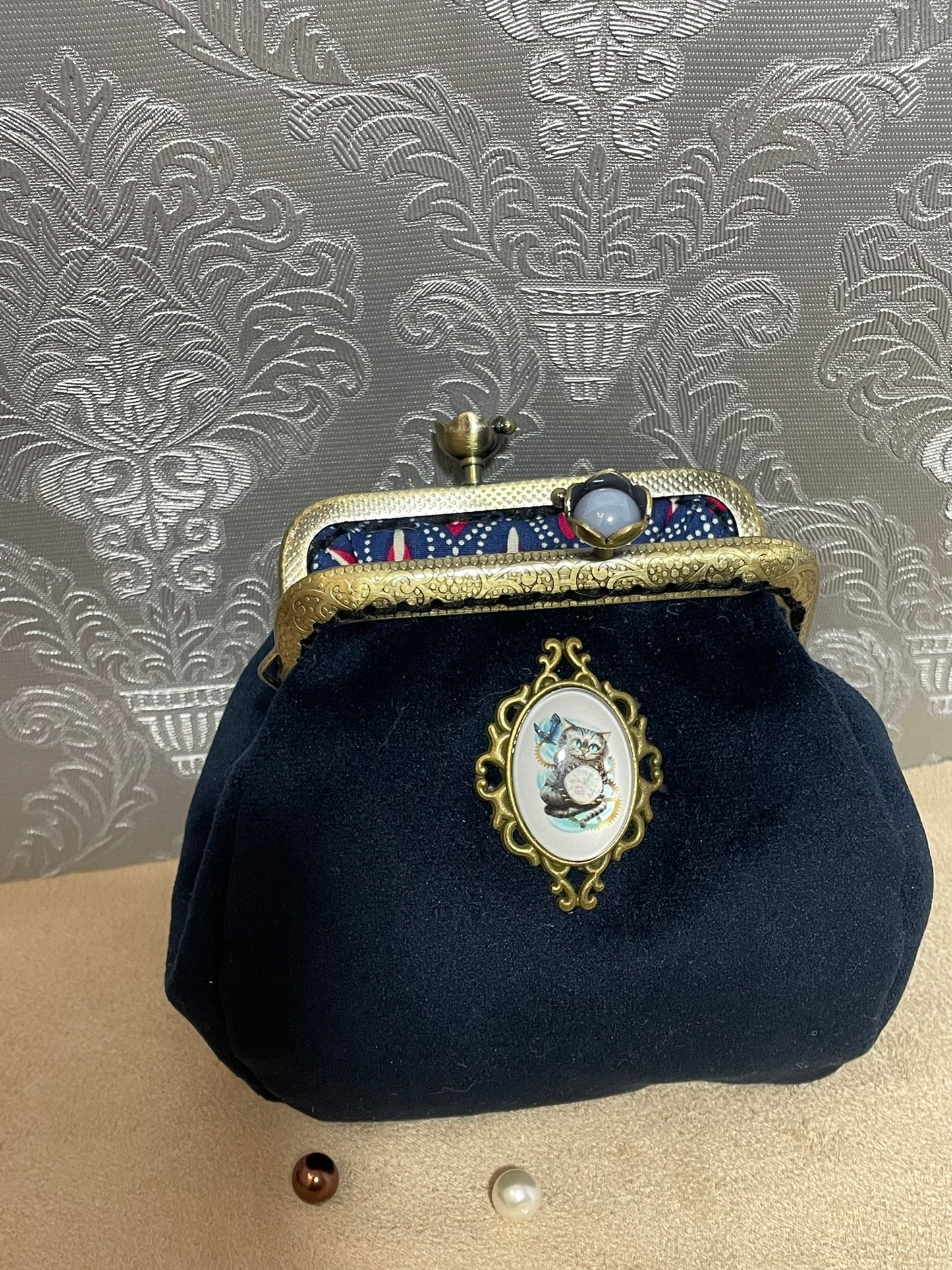 Porte-monnaie Velours Bleu Marine & Chat du Cheshire | Style Rétro Alice au Pays des Merveilles