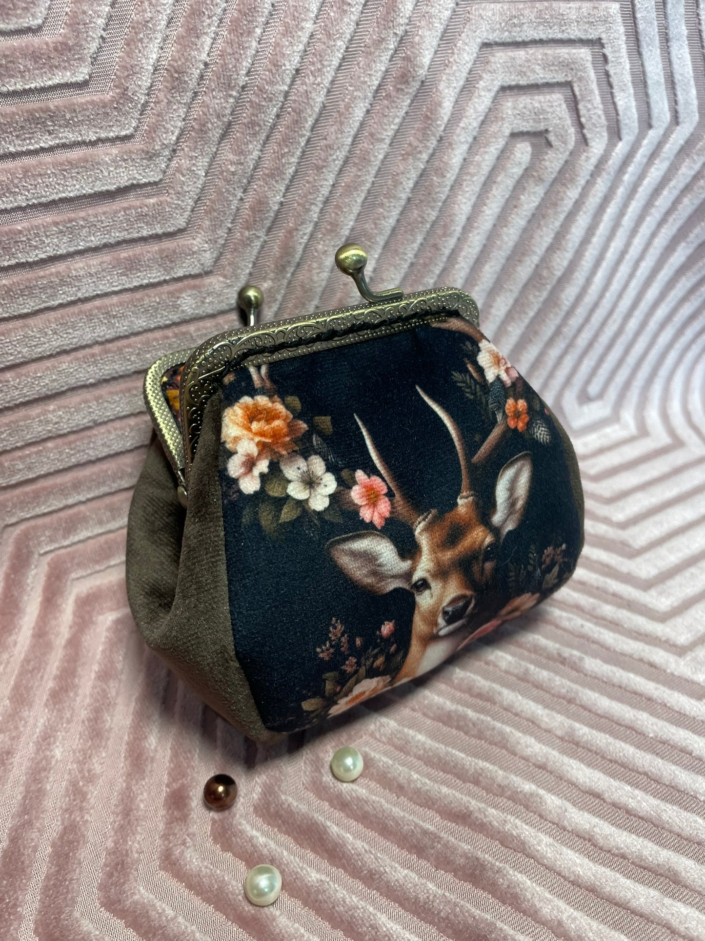 Porte-monnaie “Cerf Enchanté” – Élégance sauvage & charme rétro