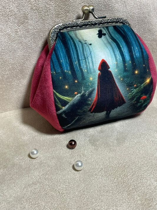 Porte-monnaie en velours Petit Chaperon Rouge – Accessoire féérique & rétro fait main