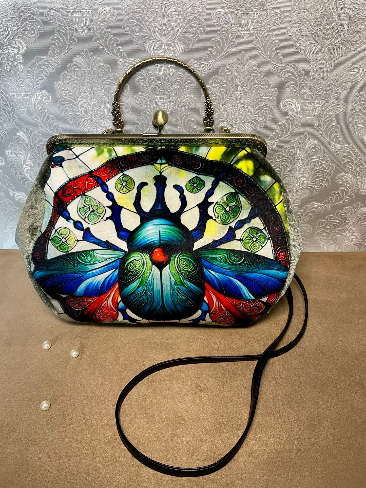 Sac à main « Scarabée Sable Majesté » – Design Vitrail & Élégance Couture