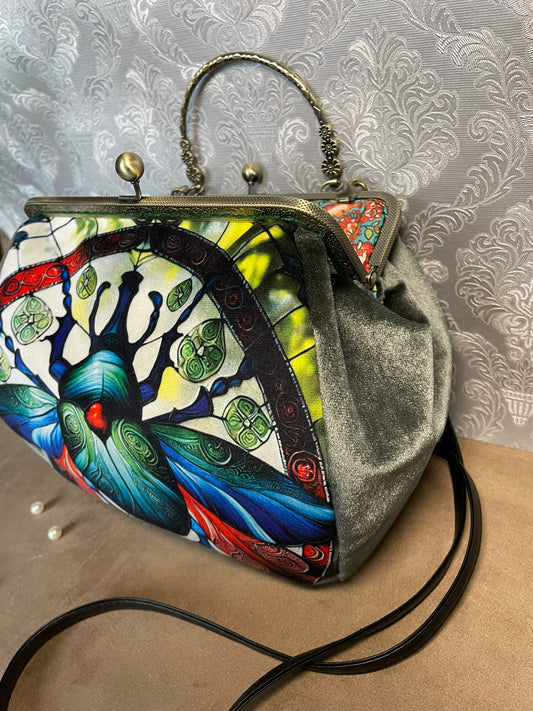 Sac à main « Scarabée Sable Majesté » – Design Vitrail & Élégance Couture