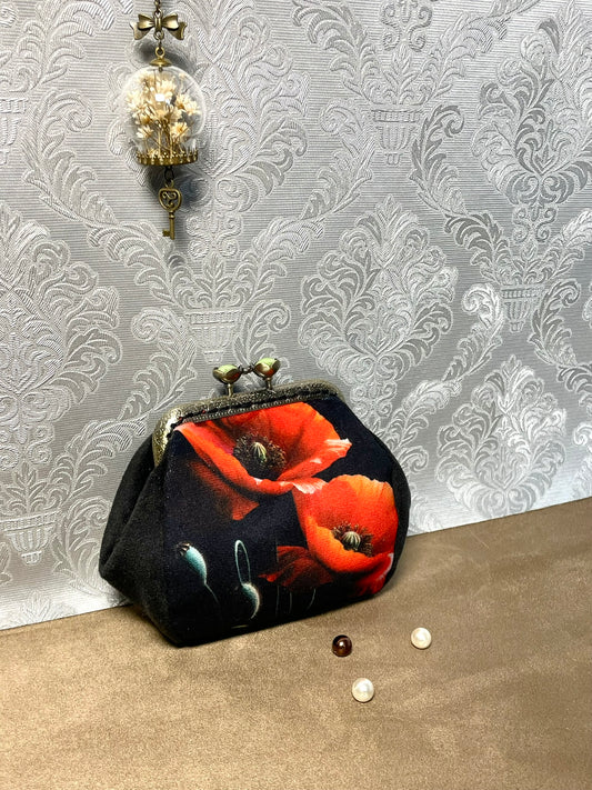 Porte-monnaie « Coquelicot Noir & Rouge Éclat » – Élégance florale & charme vintage