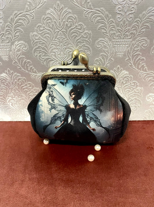 Porte-monnaie Gothique Chic « La Fée Noire » – Velours Noir & Fermoir Rétro