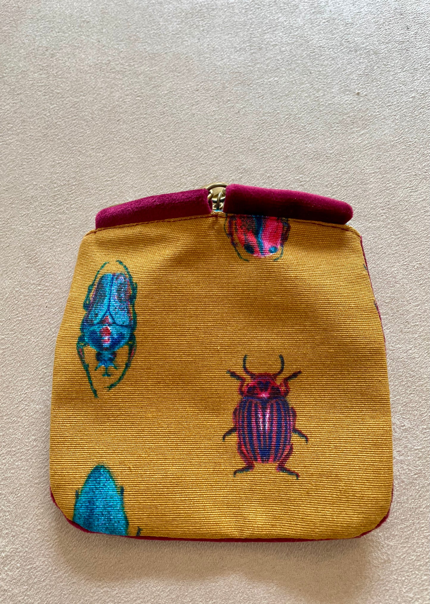 porte monnaie aimanté insectes