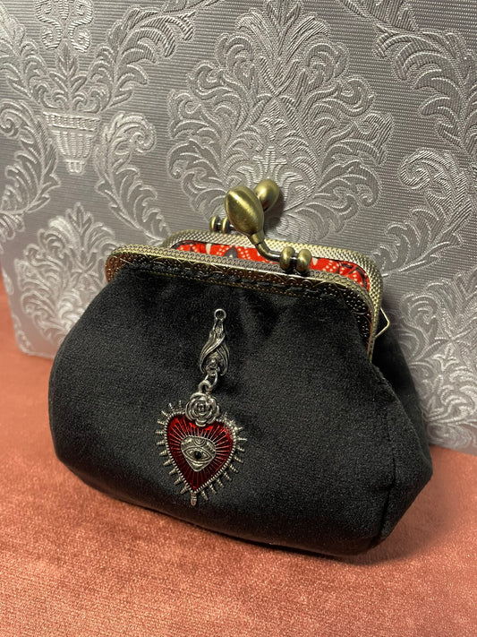 Accessoire style witchy chic porte-monnaie artisanal en velours.