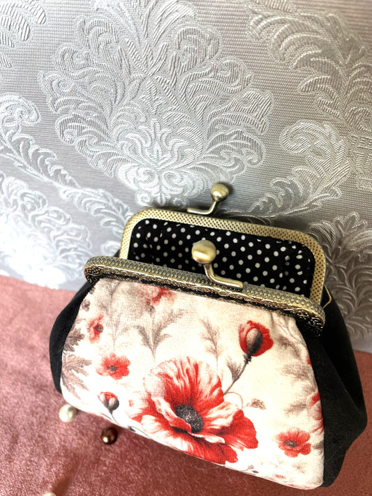 Intérieur à pois blancs et noirs du porte-monnaie Coquelicot