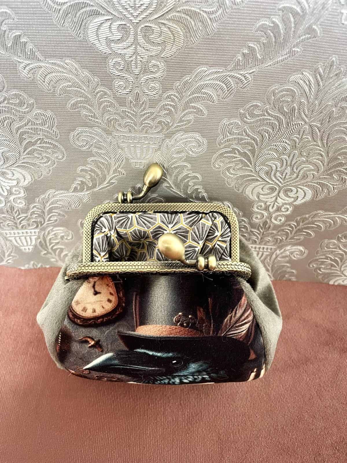 Porte-Monnaie Rétro "Lord Corbeau" – Velours & Esprit Steampunk