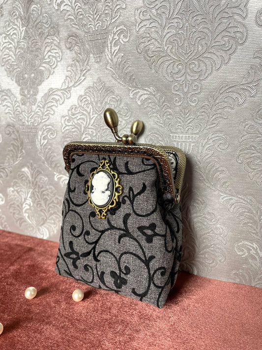 Porte monnaie esprit vintage avec son camée - article Le comptoir de Suzanne