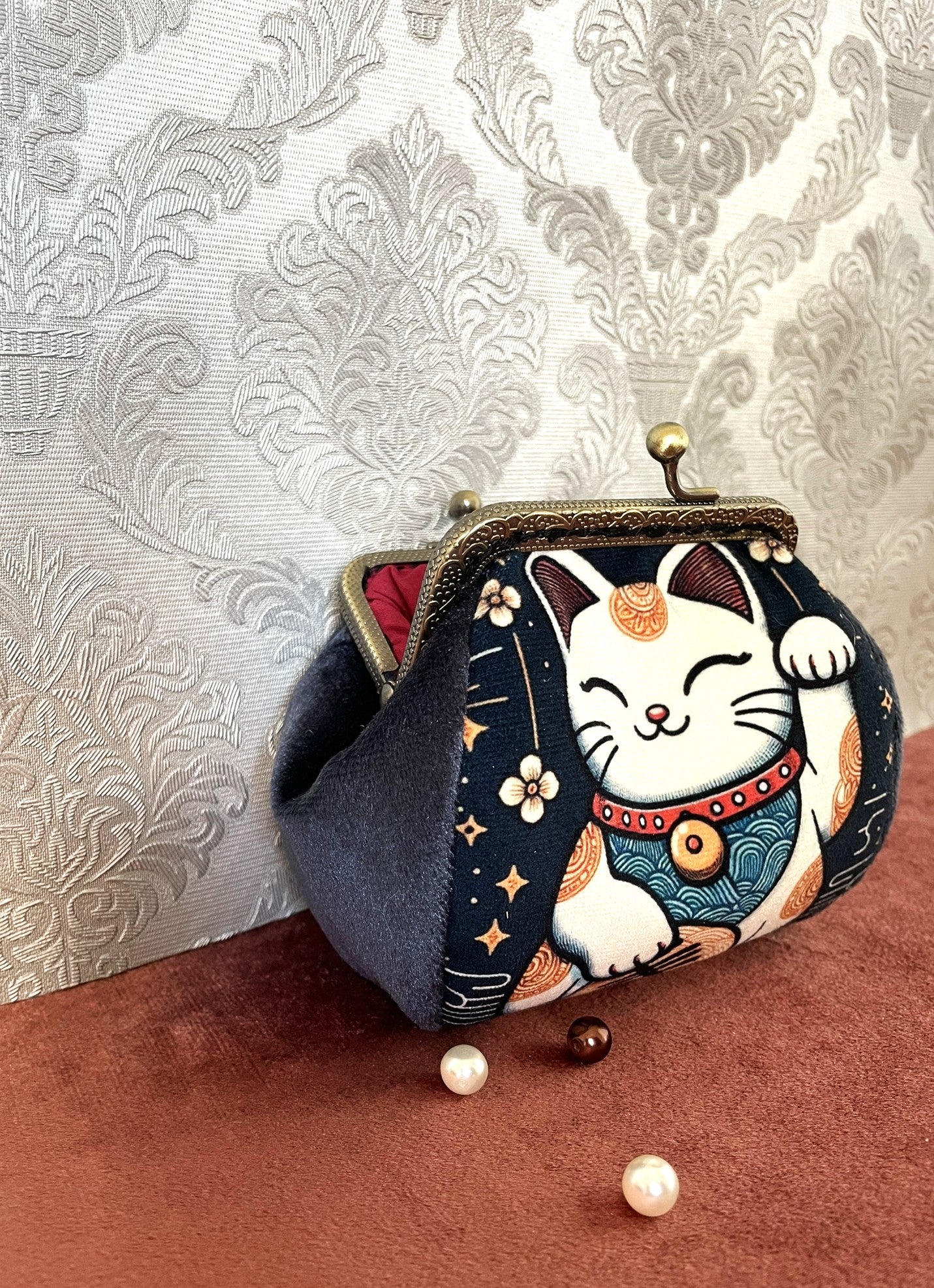 Petit porte-monnaie rétro illustré chat Maneki-Neko japonais patte levée