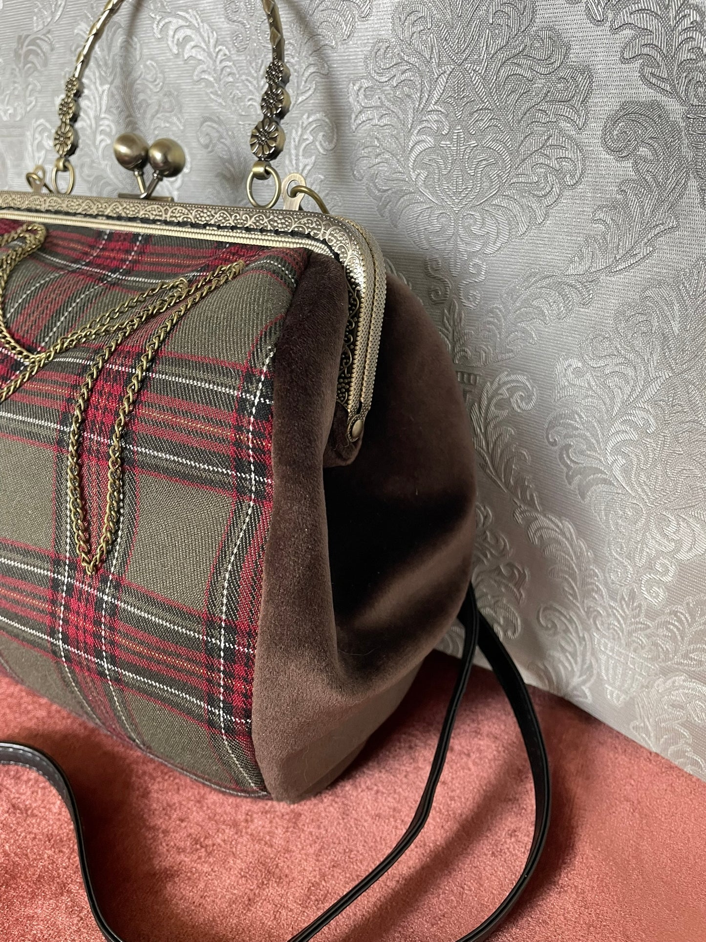 Alice & le Secret du Temps : Le Sac Tartan aux Deux Visages