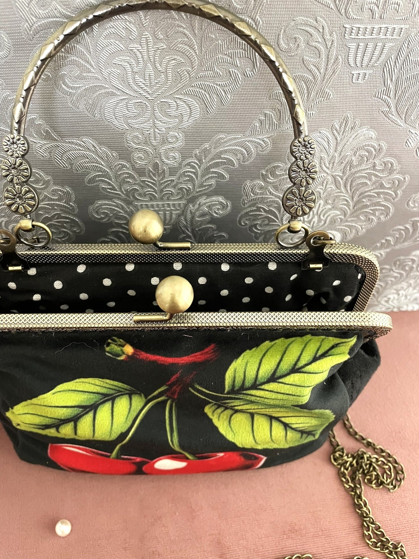 Pochette Rétro Velours Noir Cerises "La Gourmande" | Le Comptoir de Suzanne