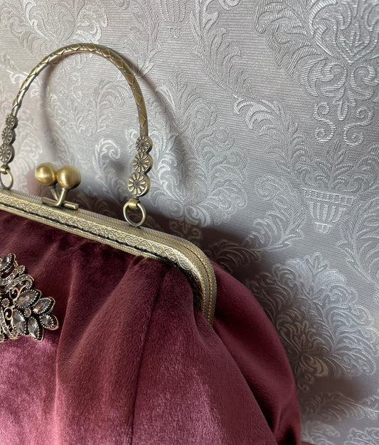 Vue de profil sac rétro velours et poignée couleur bronze Le Comptoir de Suzanne