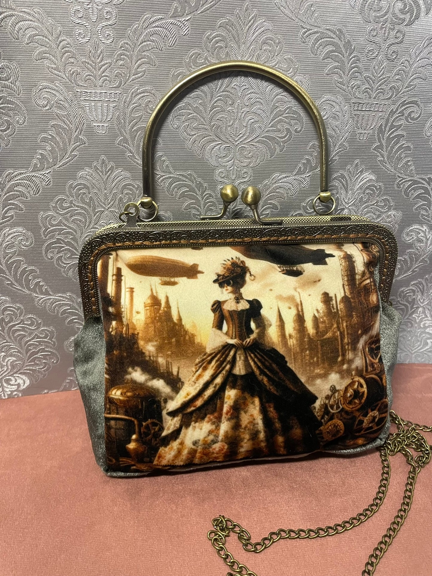Sac Steampunk illustration femme victorienne et dirigeables.