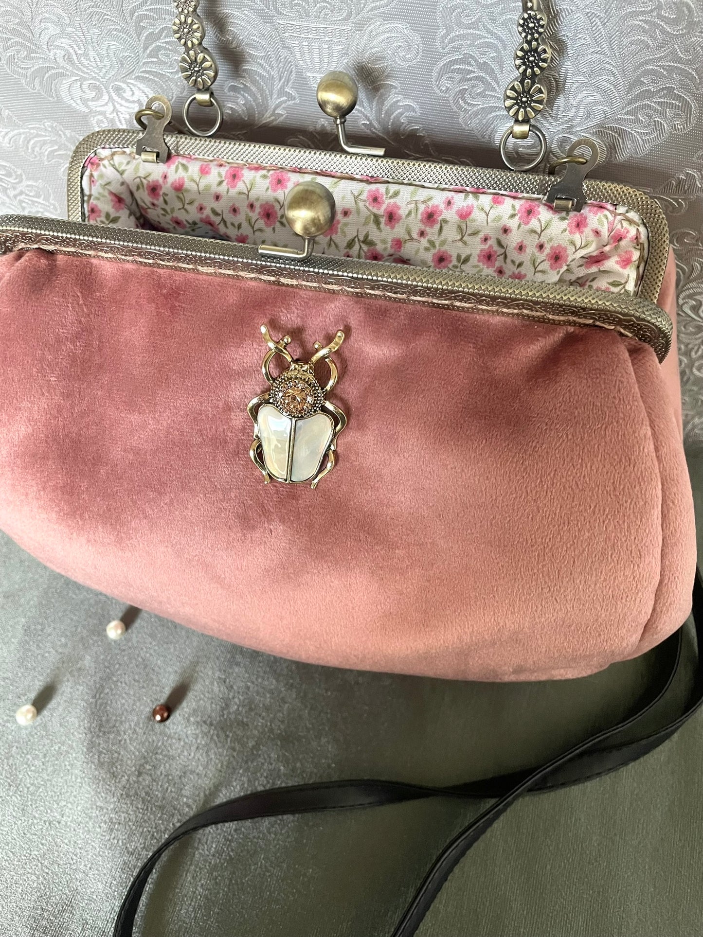 Intérieur sac rétro avec doublure tissu fleurs vintage