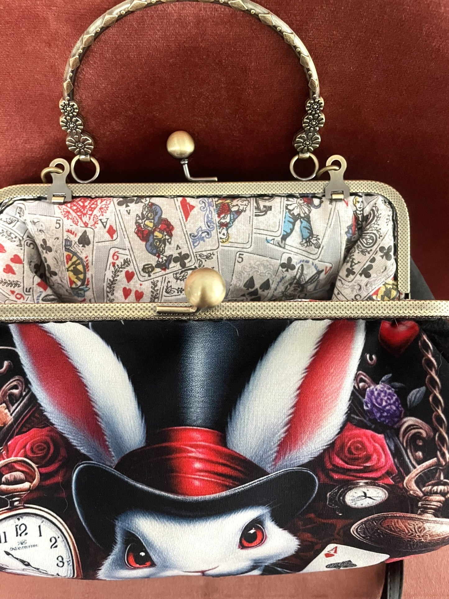 Sac Vintage Lapin Blanc Tea Time – Accessoire Alice au Pays des Merveilles en Velours Noir