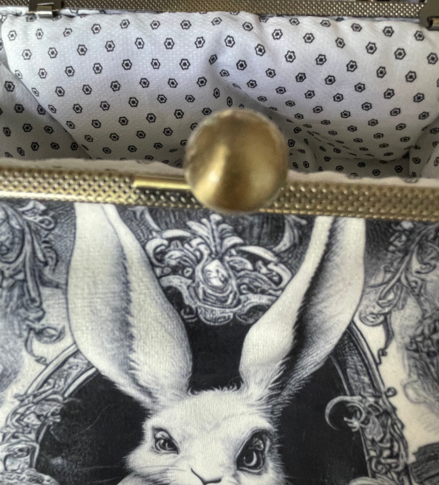 Sac "Alice au Pays des Merveilles" – L'Arpenteur du Temps (Style Gravure)
