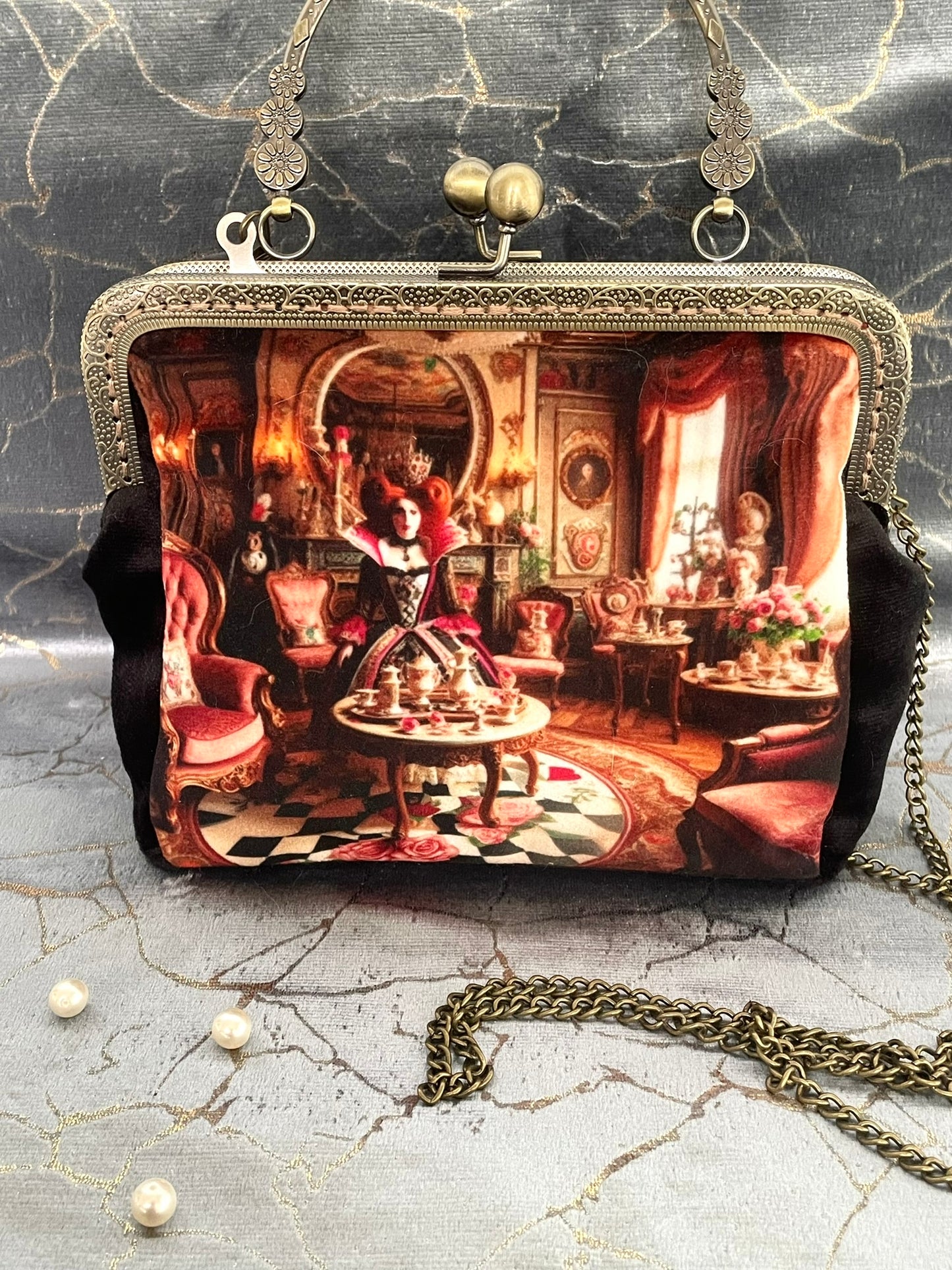 pochette/clutch reine de coeur - alice au pays des merveilles