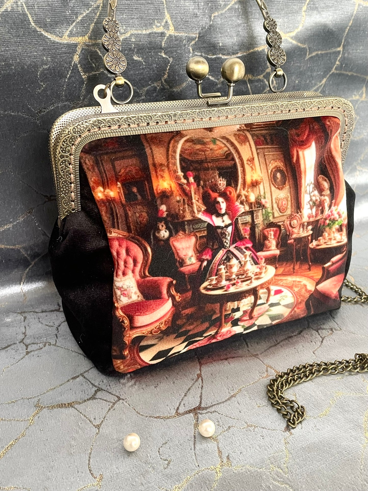 pochette/clutch reine de coeur - alice au pays des merveilles