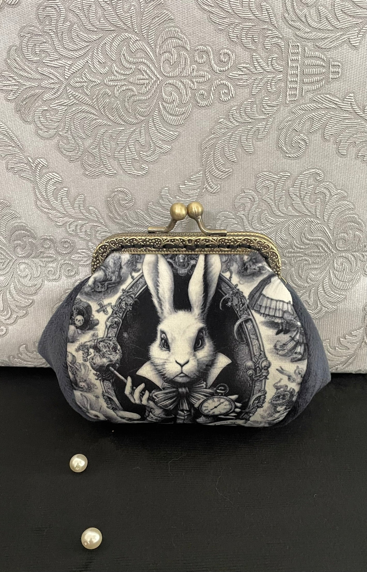 Porte-Monnaie Lapin Blanc – Alice au Pays des Merveilles – Style Fantastique & Rétro