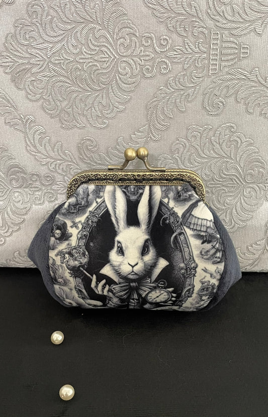 Porte-Monnaie Lapin Blanc – Alice au Pays des Merveilles – Style Fantastique & Rétro