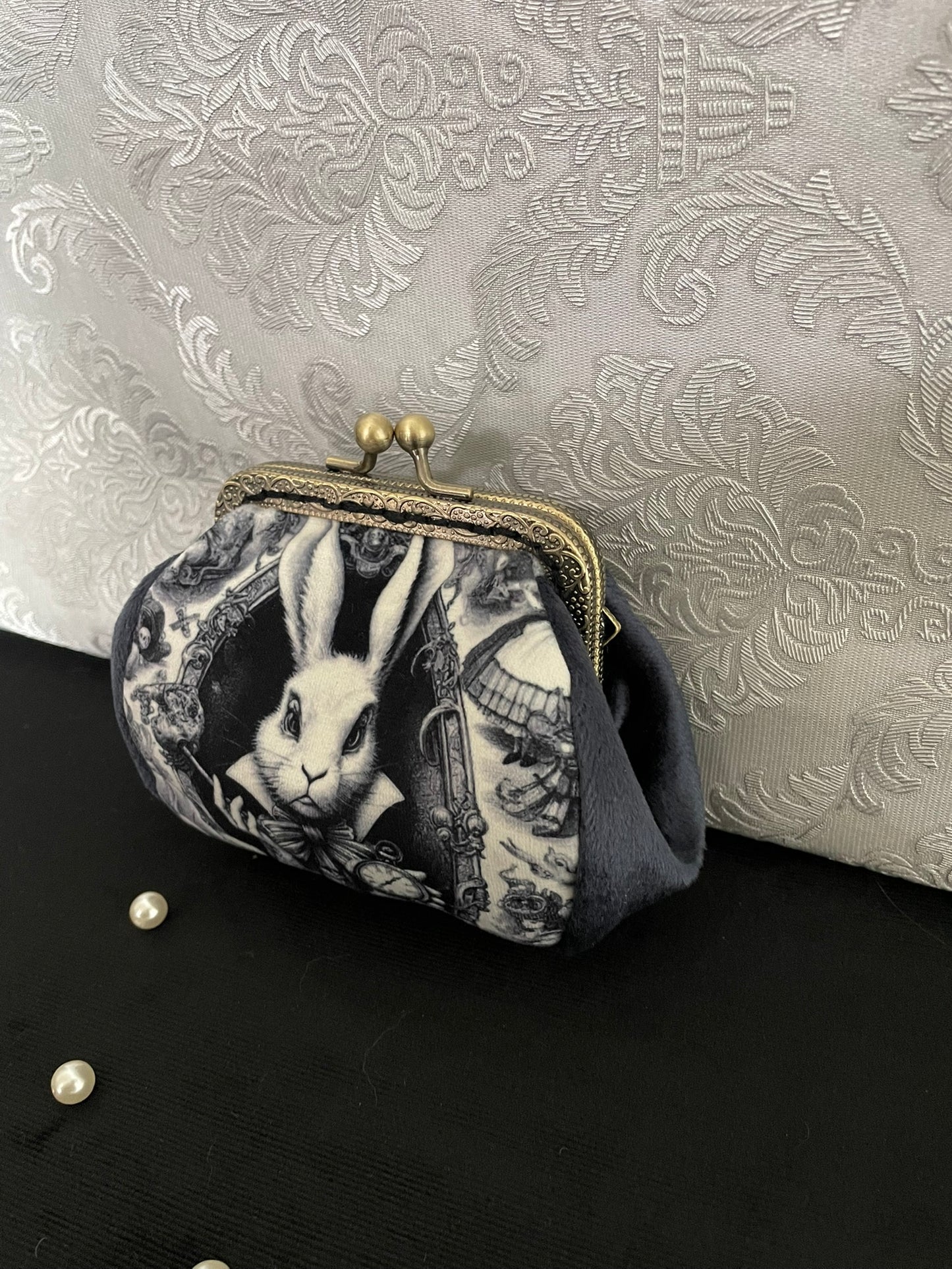 Porte-Monnaie Lapin Blanc – Alice au Pays des Merveilles – Style Fantastique & Rétro