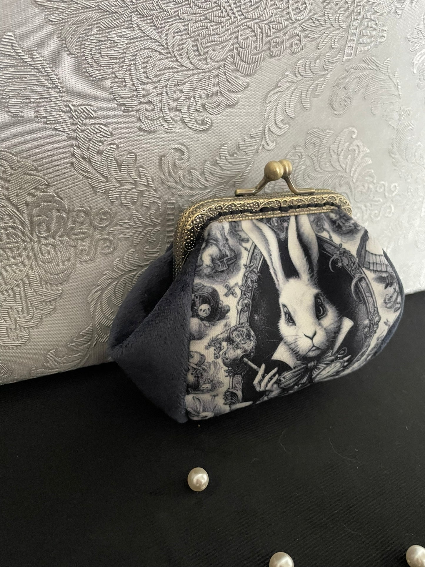 Porte-Monnaie Lapin Blanc – Alice au Pays des Merveilles – Style Fantastique & Rétro