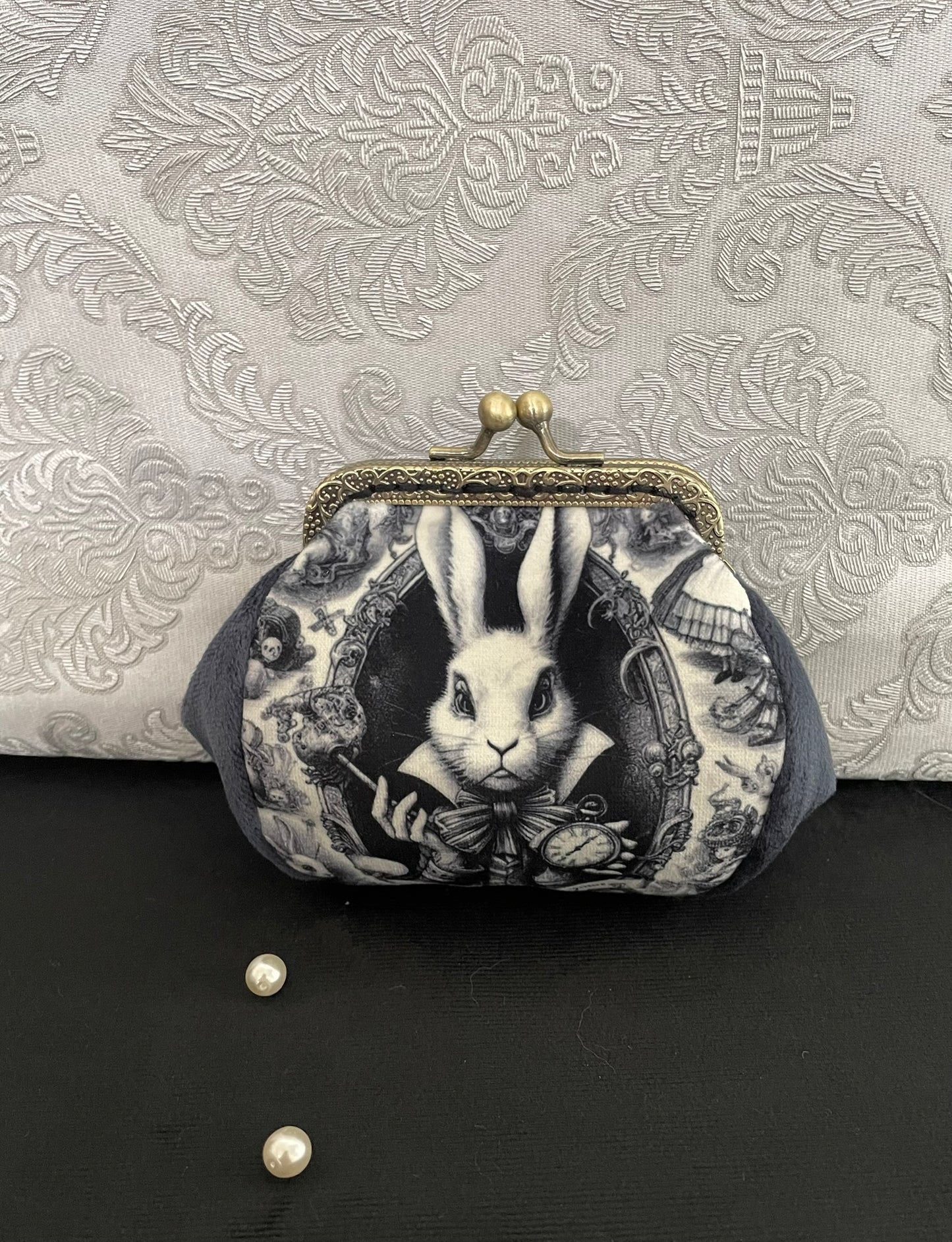 Porte-Monnaie Lapin Blanc – Alice au Pays des Merveilles – Style Fantastique & Rétro