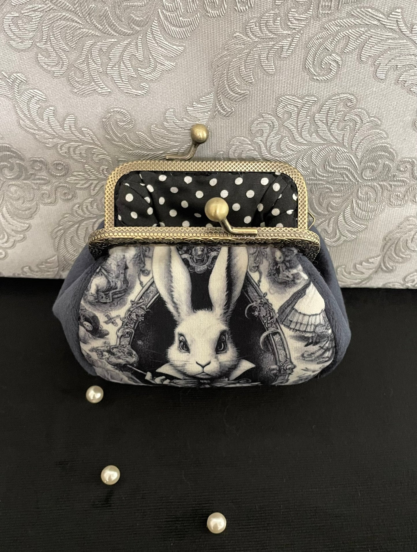 Porte-Monnaie Lapin Blanc – Alice au Pays des Merveilles – Style Fantastique & Rétro