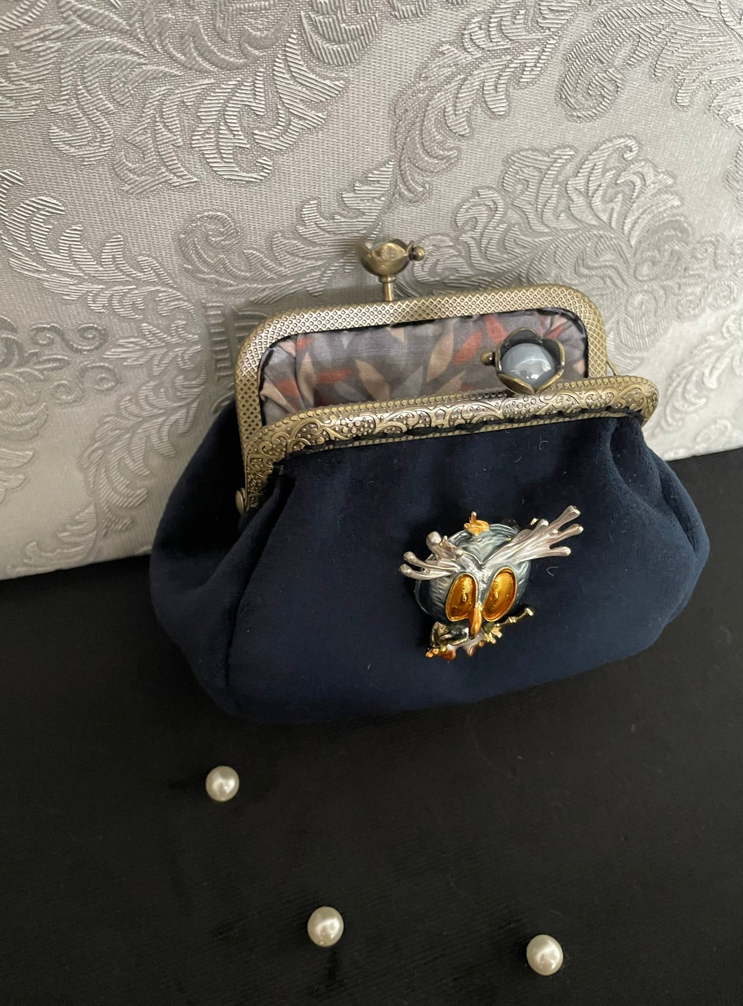 Porte-Monnaie Chouette Bijou – Velours Bleu – Fermoir esprit Vintage Bronze – Accessoire Élégant & Fantastique