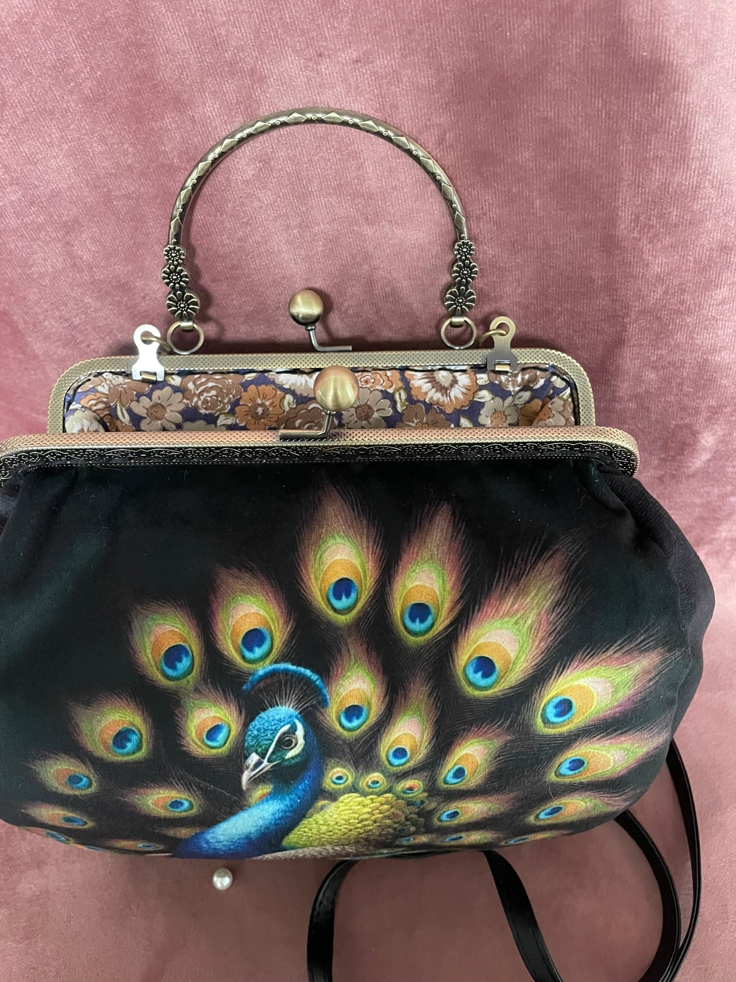 Sac Vintage Paon Majestueux – Accessoire Feerique Femme en Velours Noir