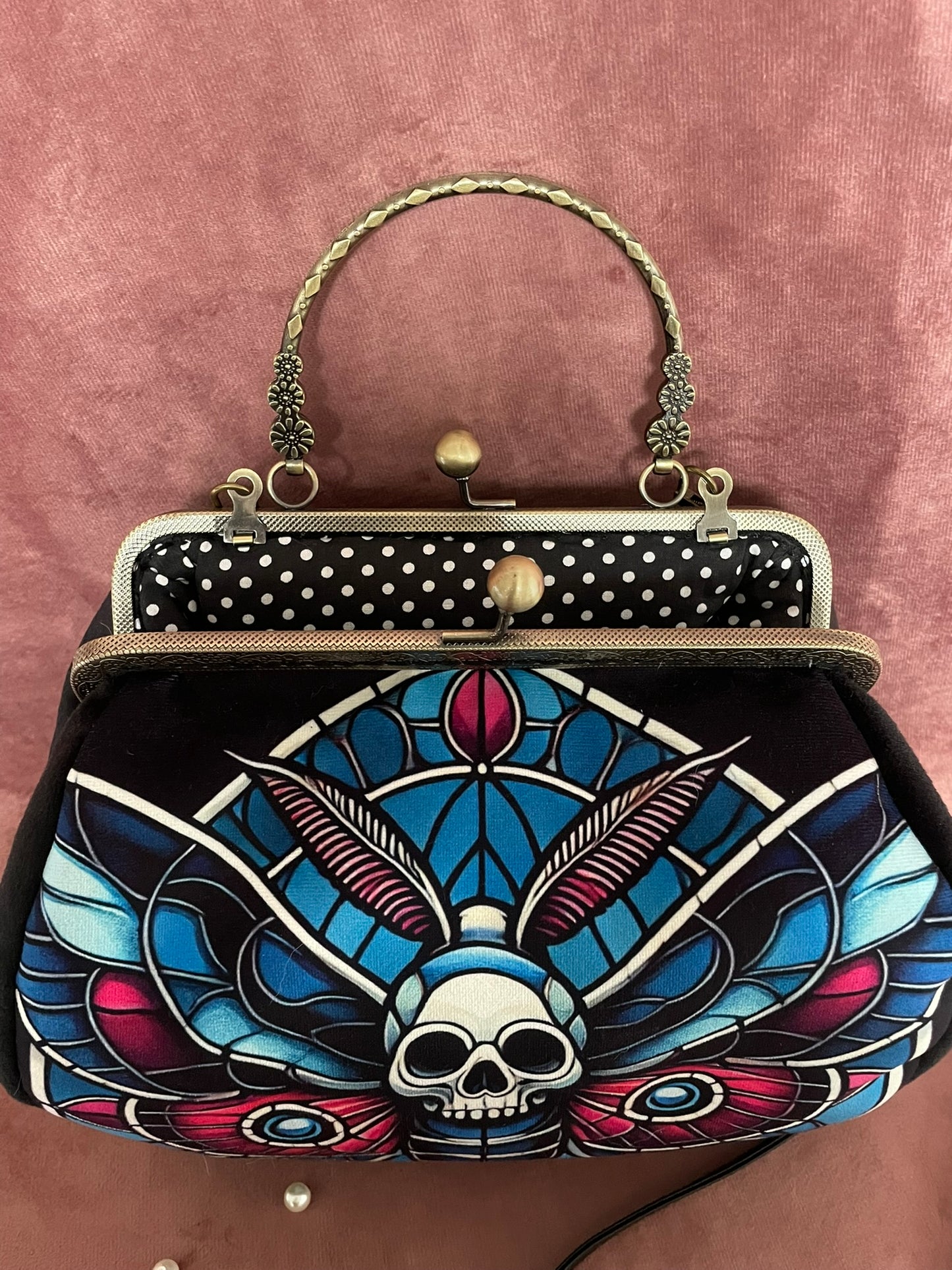 ac Vintage Papillon Crâne – Accessoire Fantaisie & Elégance Sombre