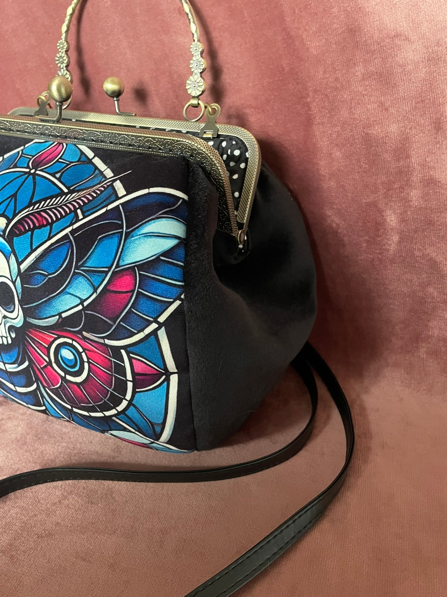 ac Vintage Papillon Crâne – Accessoire Fantaisie & Elégance Sombre