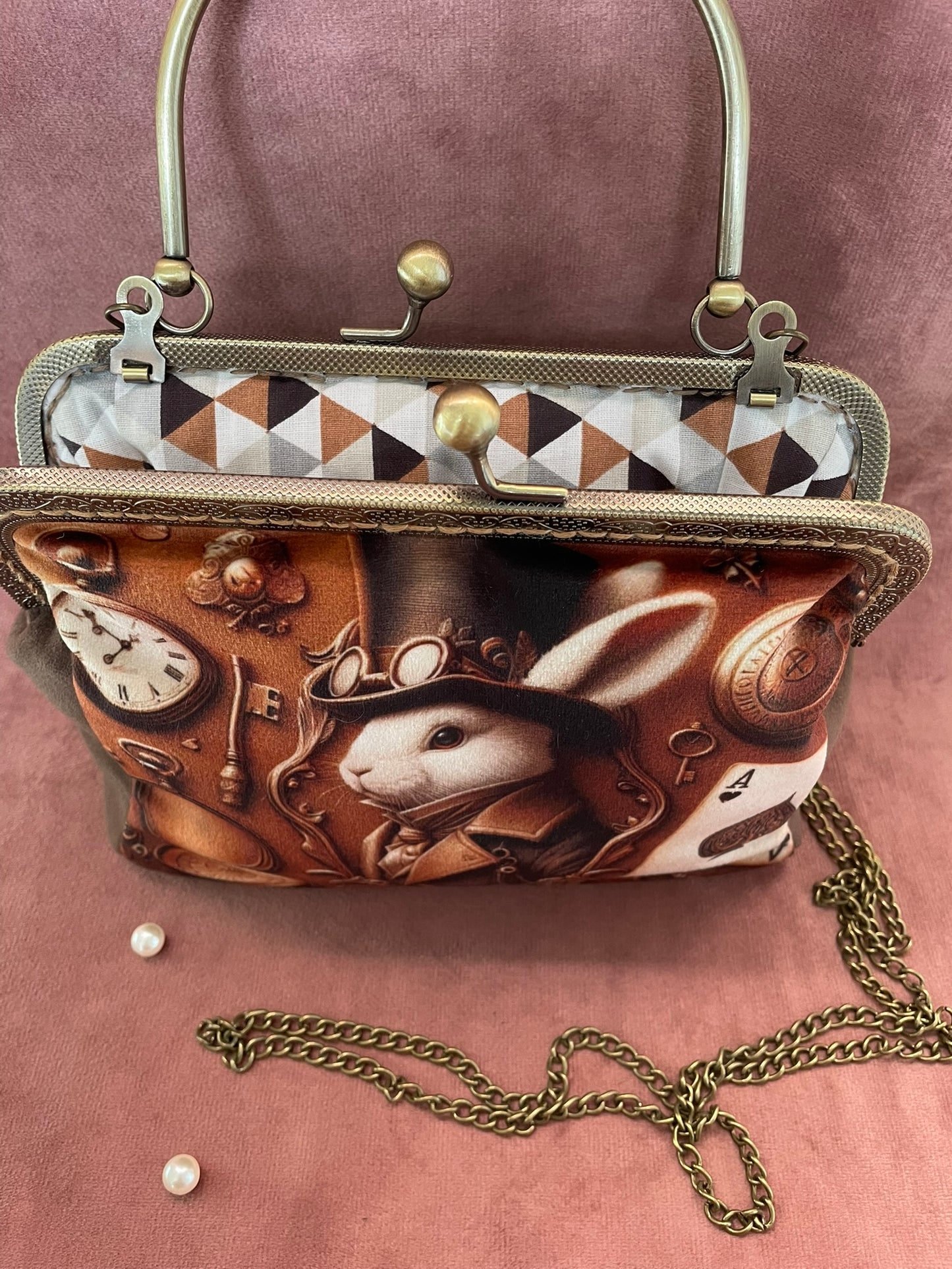 Clutch "Lapin du Temps" Steampunk – Élégance Vintage & Fantaisie Victorienne