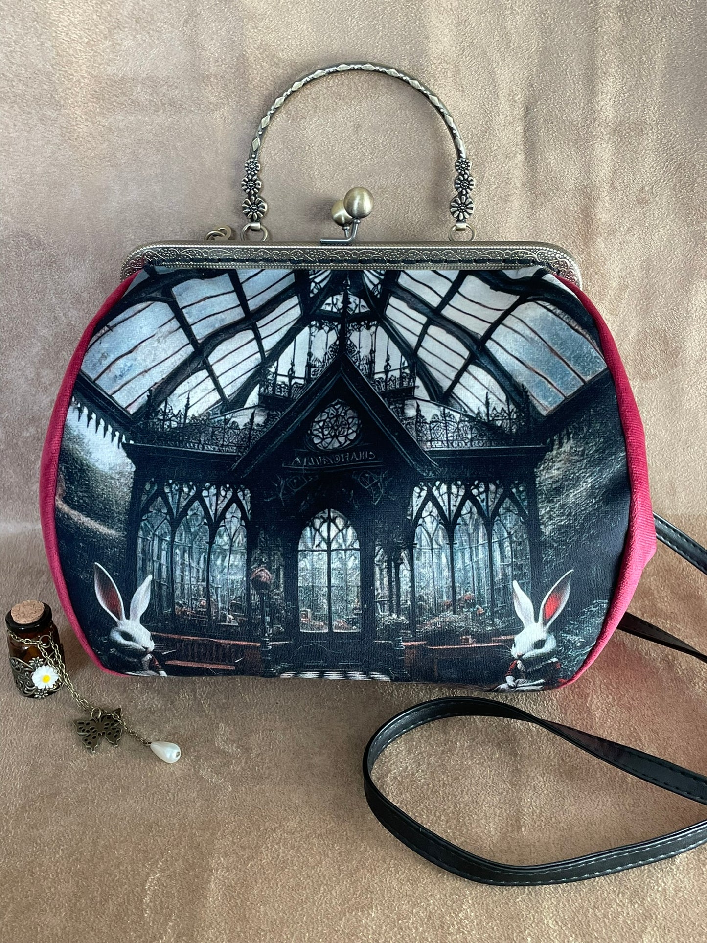 Sac « Les Lapins du Manoir d’Hiver » – Fantaisie Gothique & Élégance Victorienne