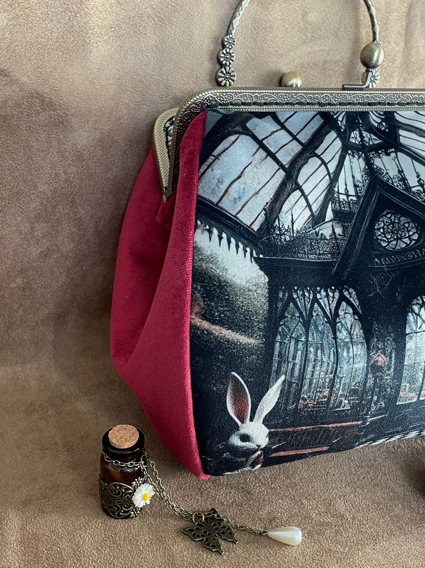 Sac « Les Lapins du Manoir d’Hiver » – Fantaisie Gothique & Élégance Victorienne