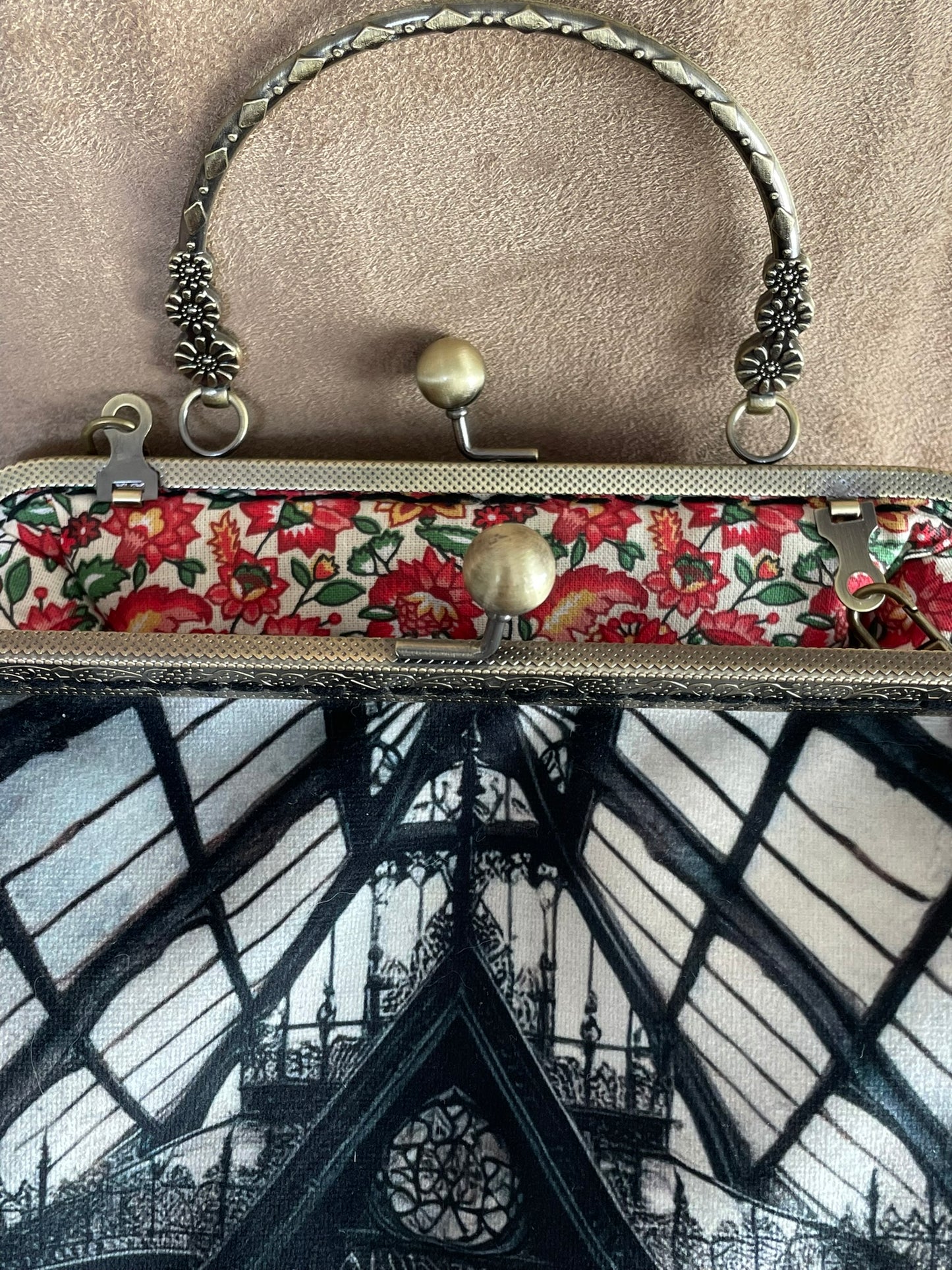 Sac « Les Lapins du Manoir d’Hiver » – Fantaisie Gothique & Élégance Victorienne