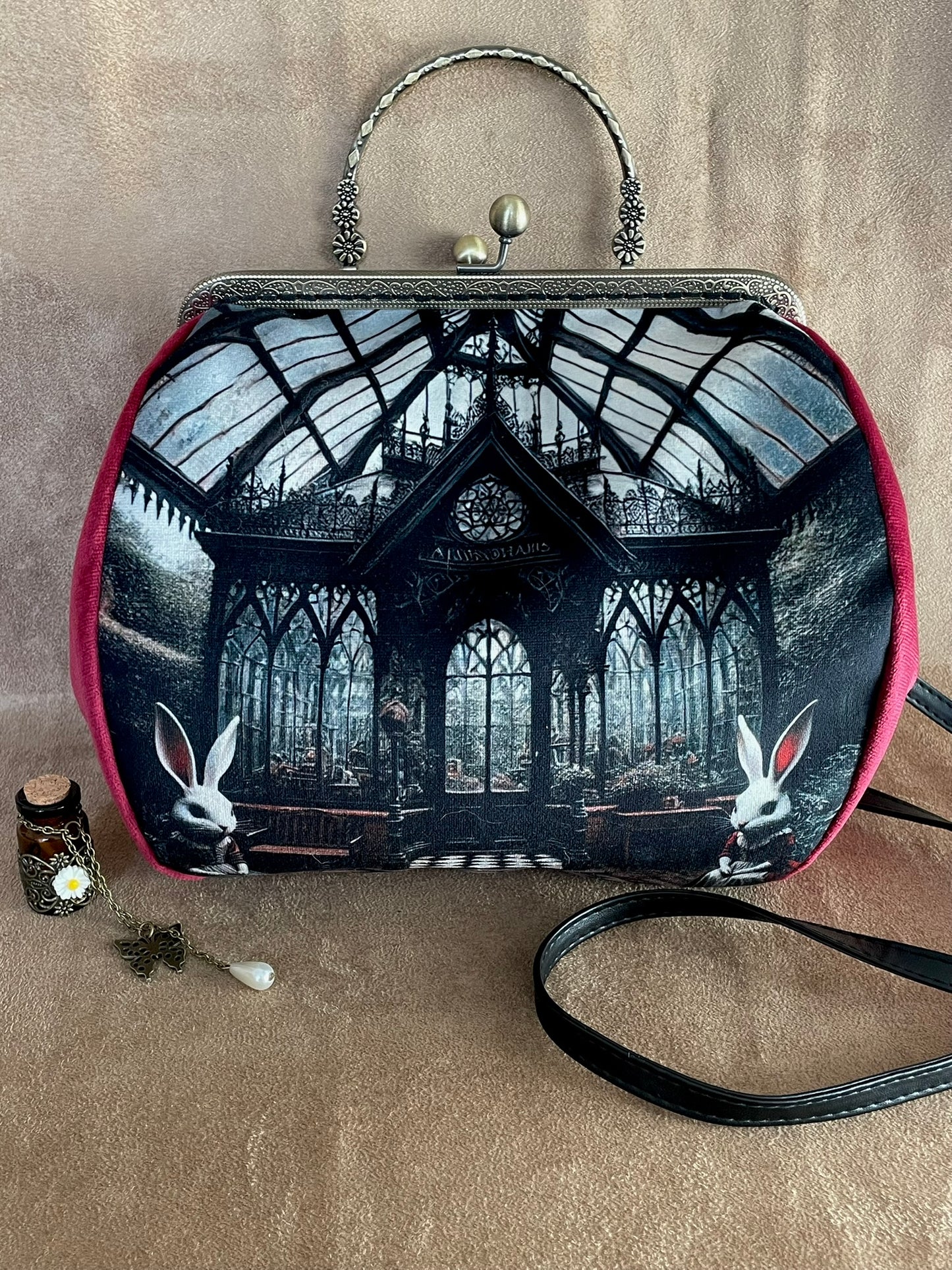 Sac « Les Lapins du Manoir d’Hiver » – Fantaisie Gothique & Élégance Victorienne