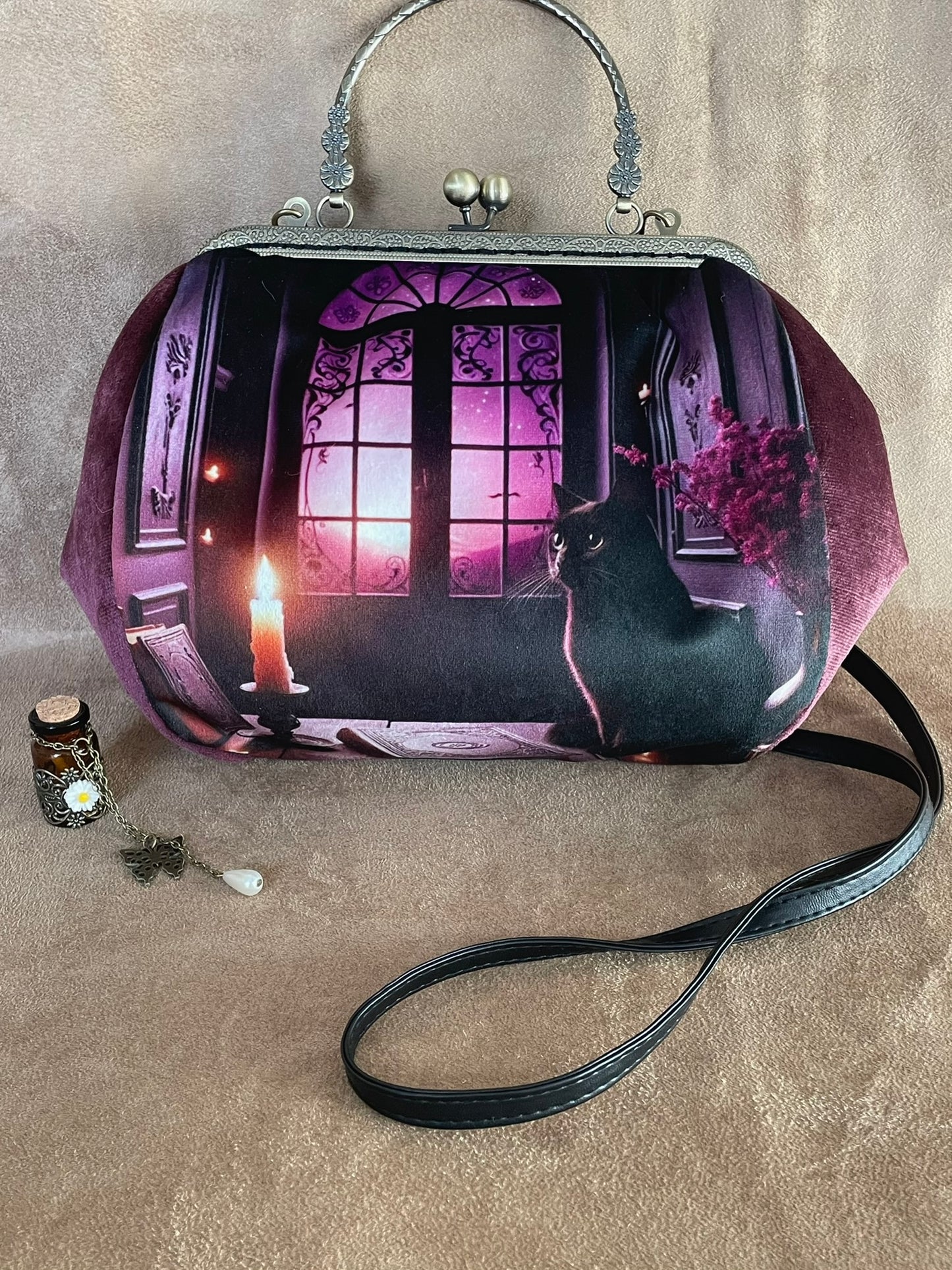 Sac « Le Chat du Manoir Étoilé » – Mystère Nocturne et Élégance Gothique