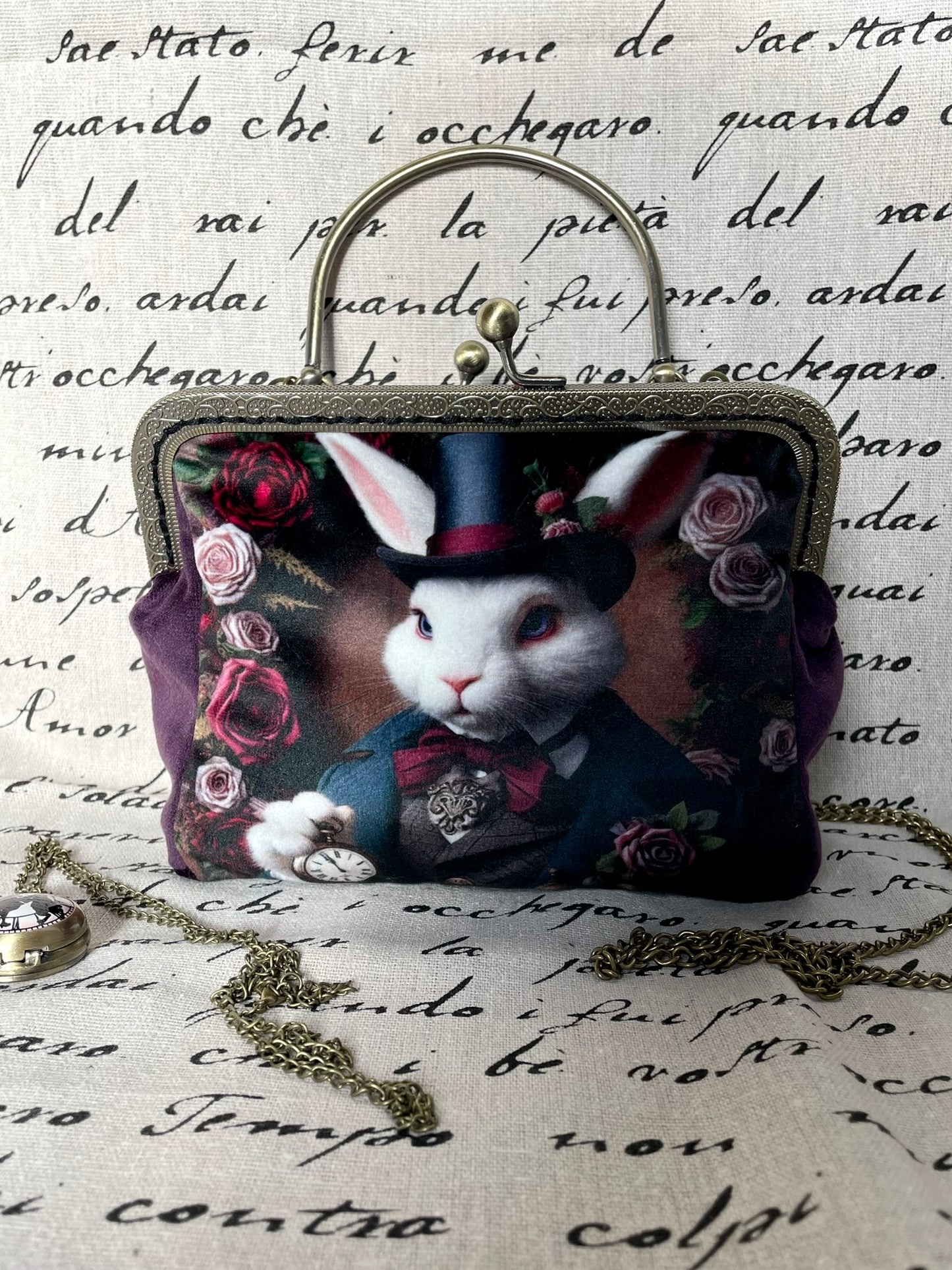 Clutch « Le Lapin du Manoir du Temps » – Élégance Victorienne et Fantaisie Gothique