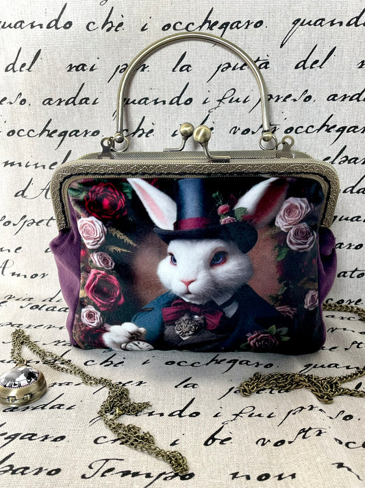 Clutch « Le Lapin du Manoir du Temps » – Élégance Victorienne et Fantaisie Gothique