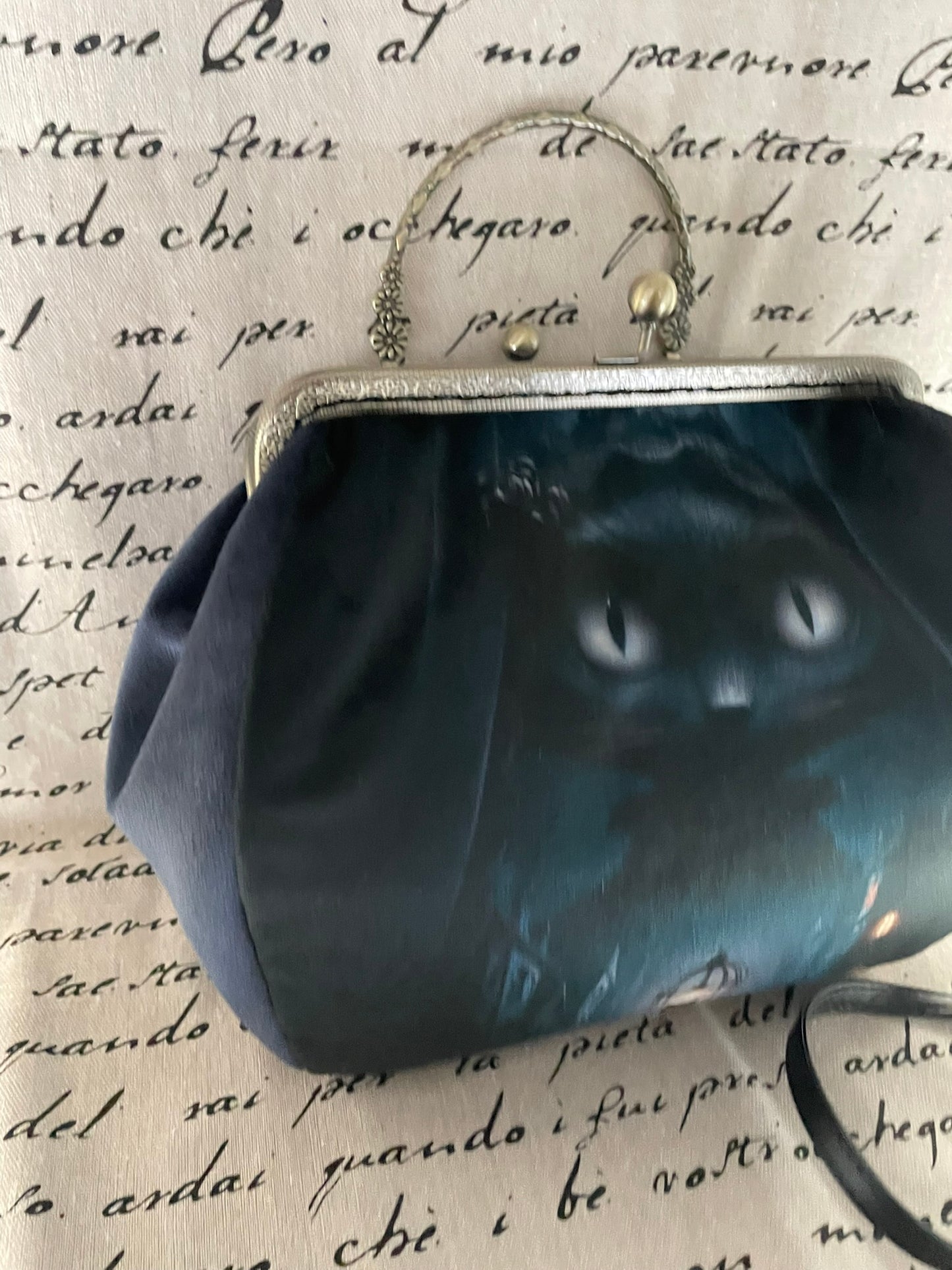 Sac « Le Chat du Manoir de Minuit » – Élégance Gothique & Mystère Nocturne