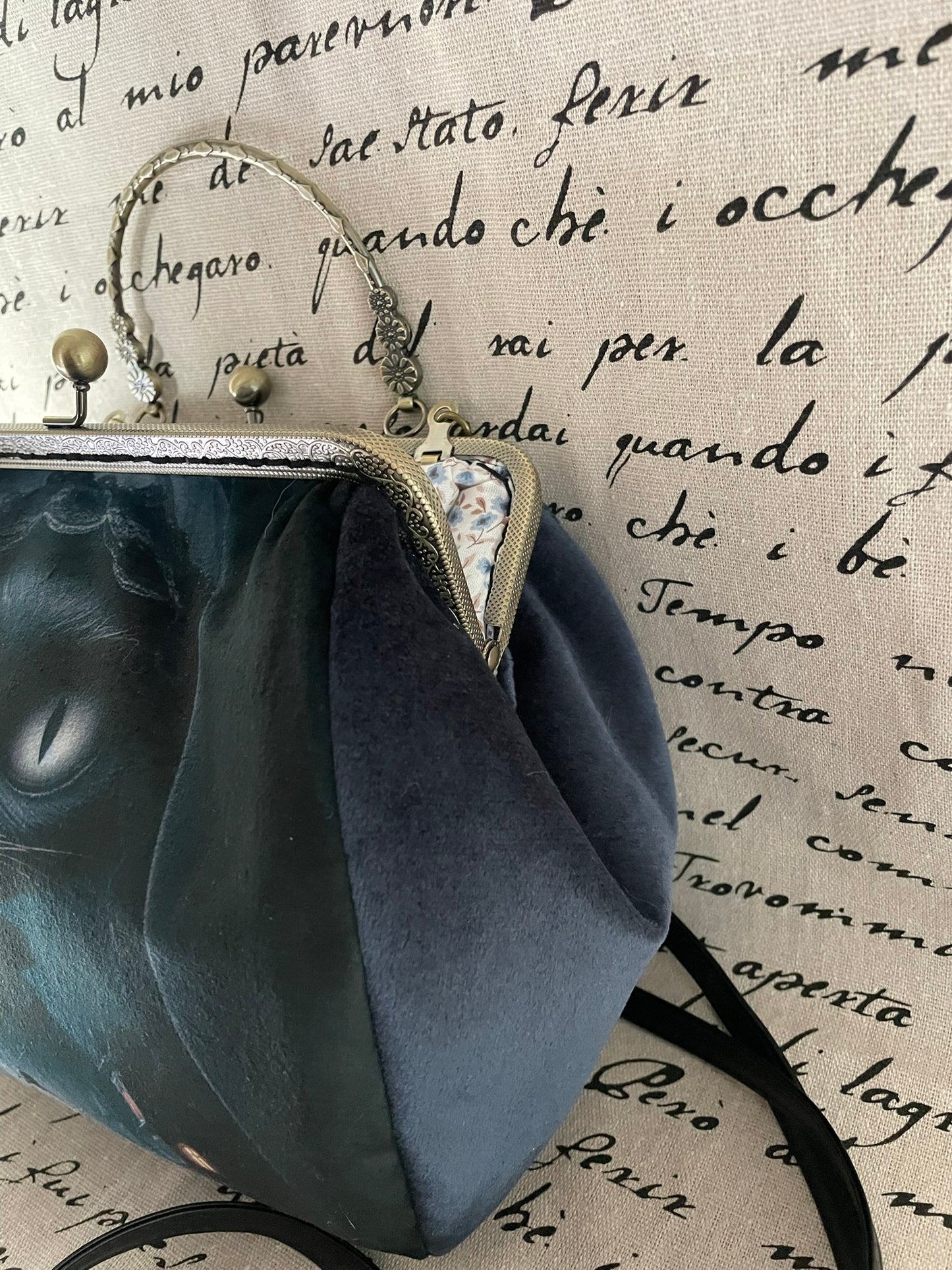 Sac « Le Chat du Manoir de Minuit » – Élégance Gothique & Mystère Nocturne