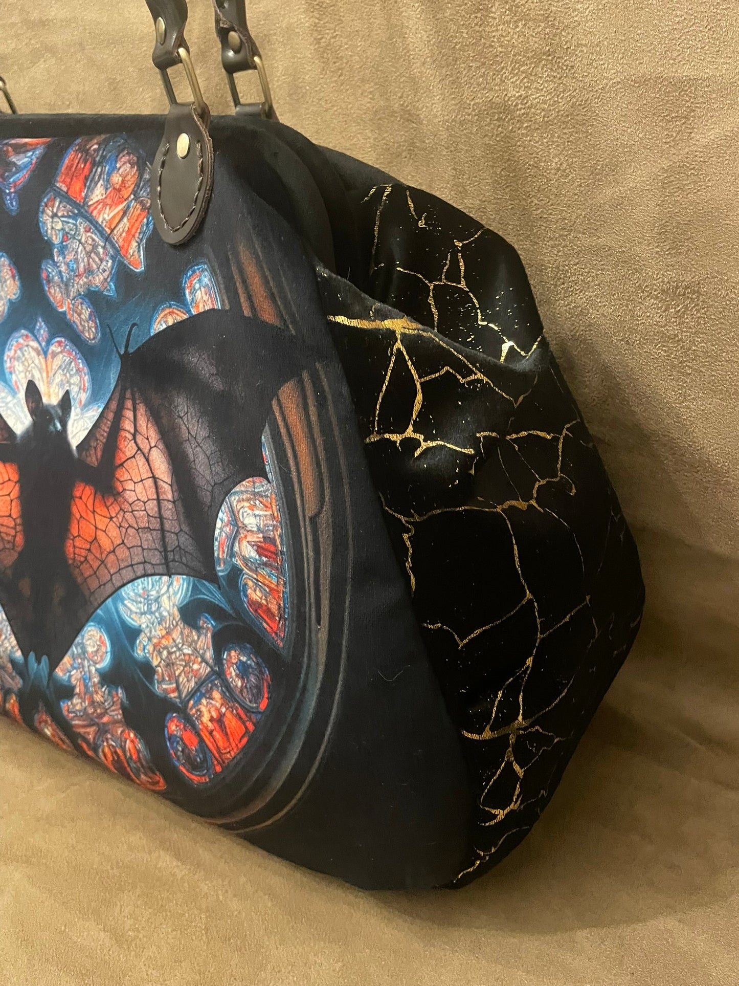 Sac Gothique « Vitrail Nocturne » – Grand Sac Chauve-Souris, Fantastique et Baroque Moderne