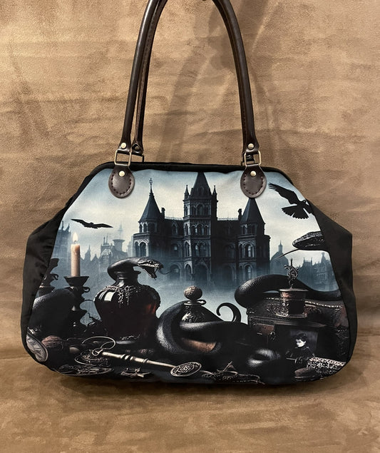 Sac « Manoir Mystique et Reliques Noires » – Grand Sac Gothique Chic, Fantastique et Baroque Moderne