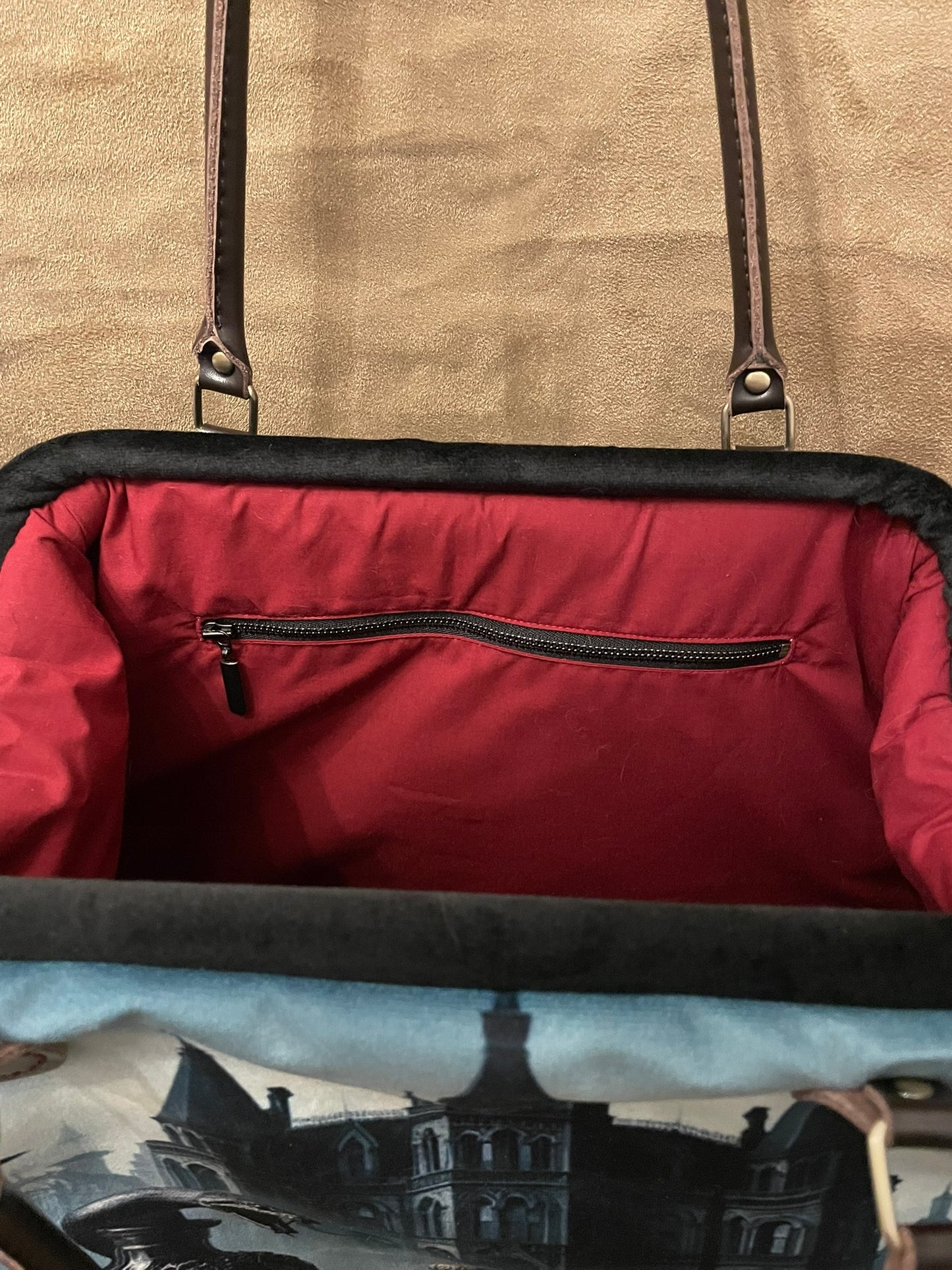 Sac « Manoir Mystique et Reliques Noires » – Grand Sac Gothique Chic, Fantastique et Baroque Moderne